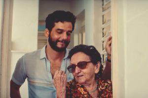 Foto: 1 de 1 Wagner Moura e Tânia Maria em O Agente Secreto - Foto: Divulgação