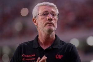 odair-hellmann-athletico-afasta-mastriani-habraao