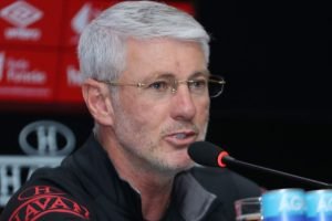 odair-hellmann-athletico-chapecoense