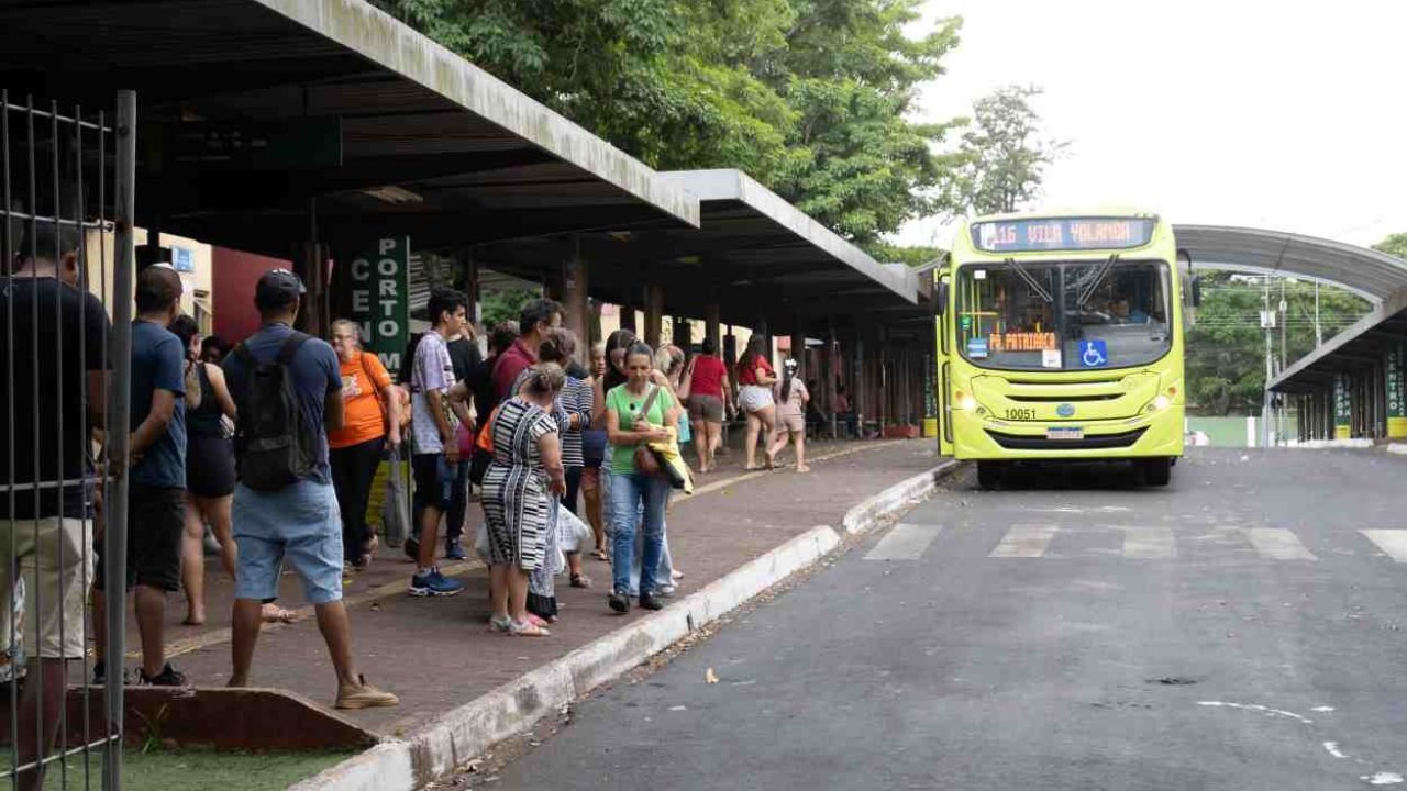 Ônibus no carnaval em Foz do Iguaçu — Foto: H2FOZ