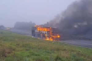 onibus-pega-fogo-br-376-960x592-1