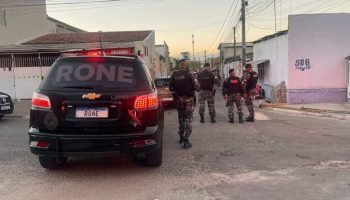 Megaoperação no Parolin mira organização criminosa suspeita de tráfico de drogas