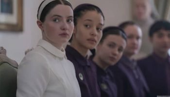 Cena da série Os Testamentos: Das Filhas de Gilead, spin-off de O Conto da Aia —