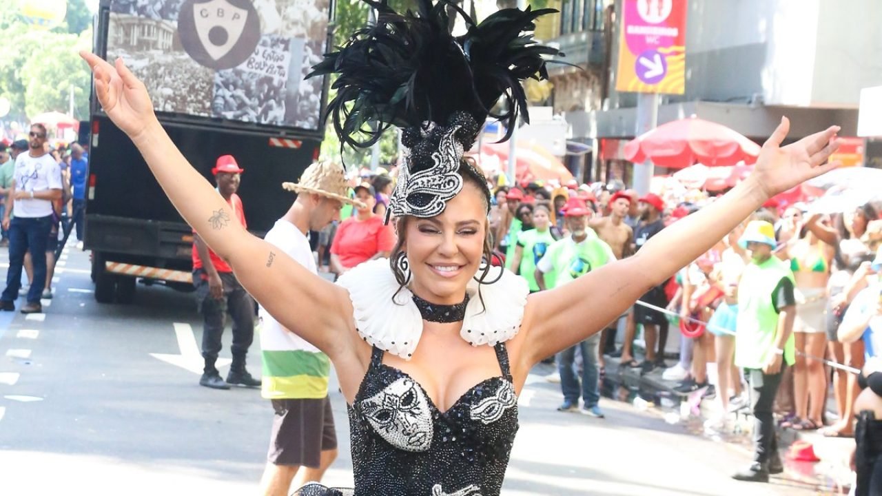 Paolla Oliveira no Cordão da Bola Preta, no Rio de Janeiro — Foto: 1 de 1 Paolla