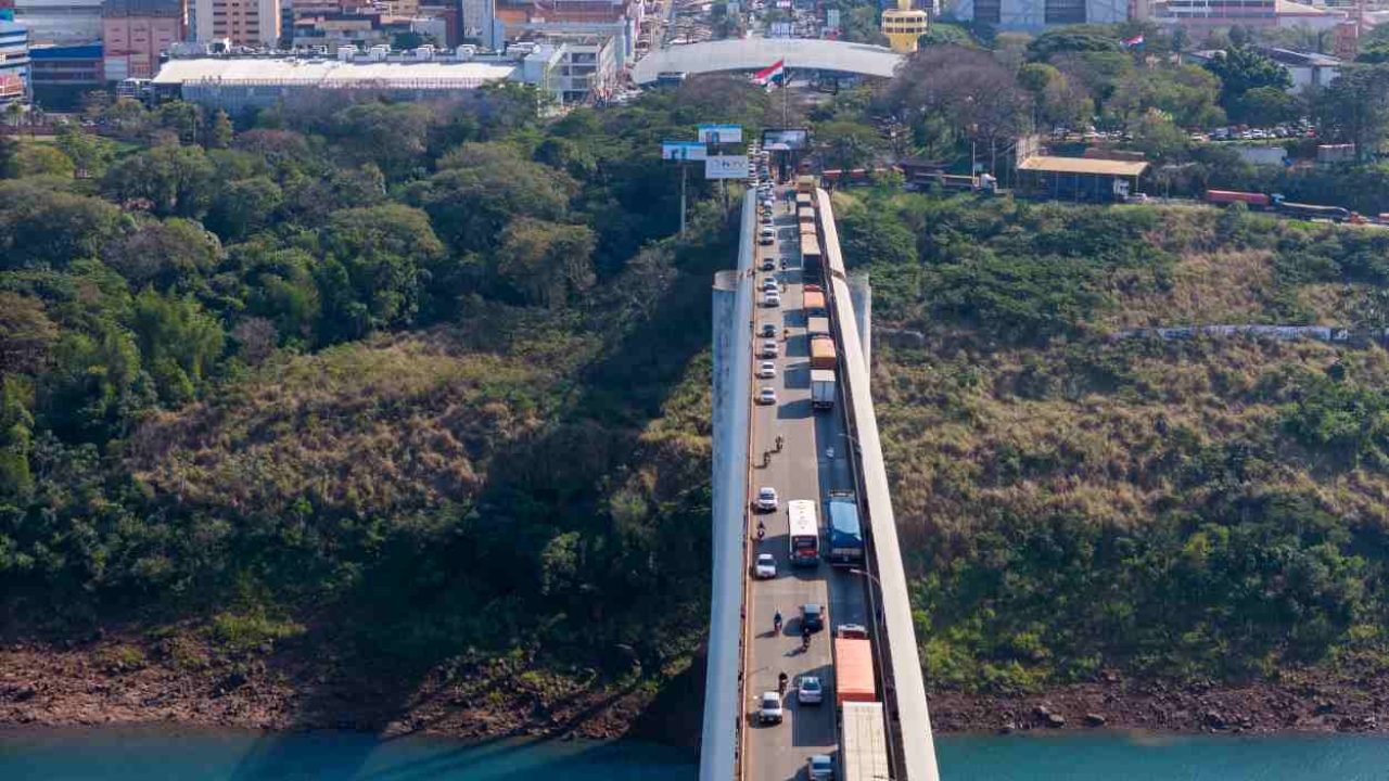 Ponte Internacional da Amizade, em Foz do Iguaçu — Foto: H2FOZ