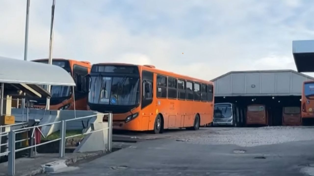 paralisacao-onibus-curitiba-lista