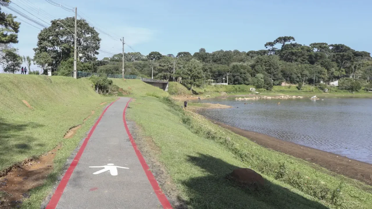 Foto: O Parque Municipal Passaúna, queridinho no verão de Curitiba, recebeu uma