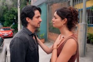 Foto: 1 de 1 Paulinho (Rômulo Estrela) e Gerluce (Sophie Charlotte) em Três Graç