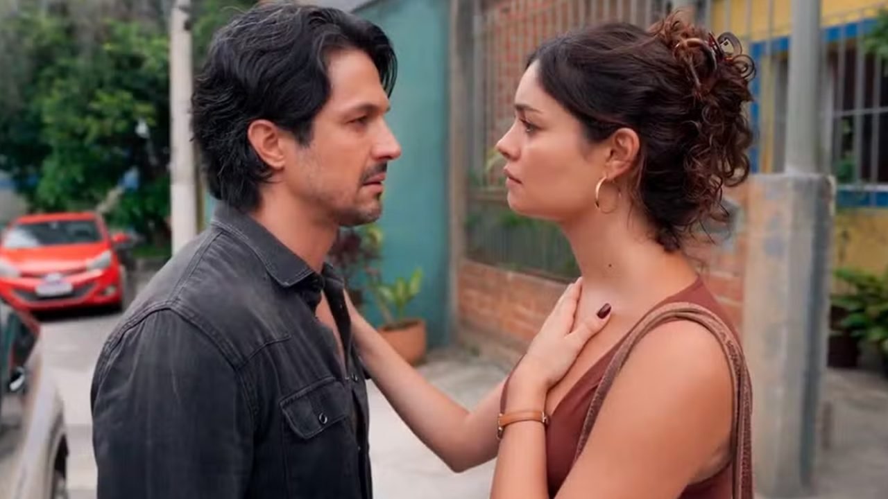 Foto: 1 de 1 Paulinho (Rômulo Estrela) e Gerluce (Sophie Charlotte) em Três Graç