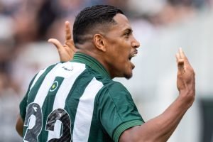 Coritiba em ação durante o jogo contra o Operário. — Foto: Sugestão de crédito d