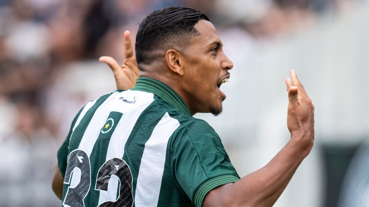 Coritiba em ação durante o jogo contra o Operário. — Foto: Sugestão de crédito d