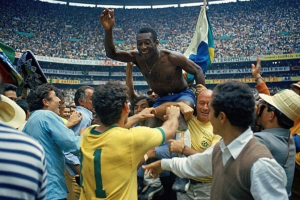 Pelé domina as estatísticas oficiais da Fifa de forma isolada — Foto: Pelé domin