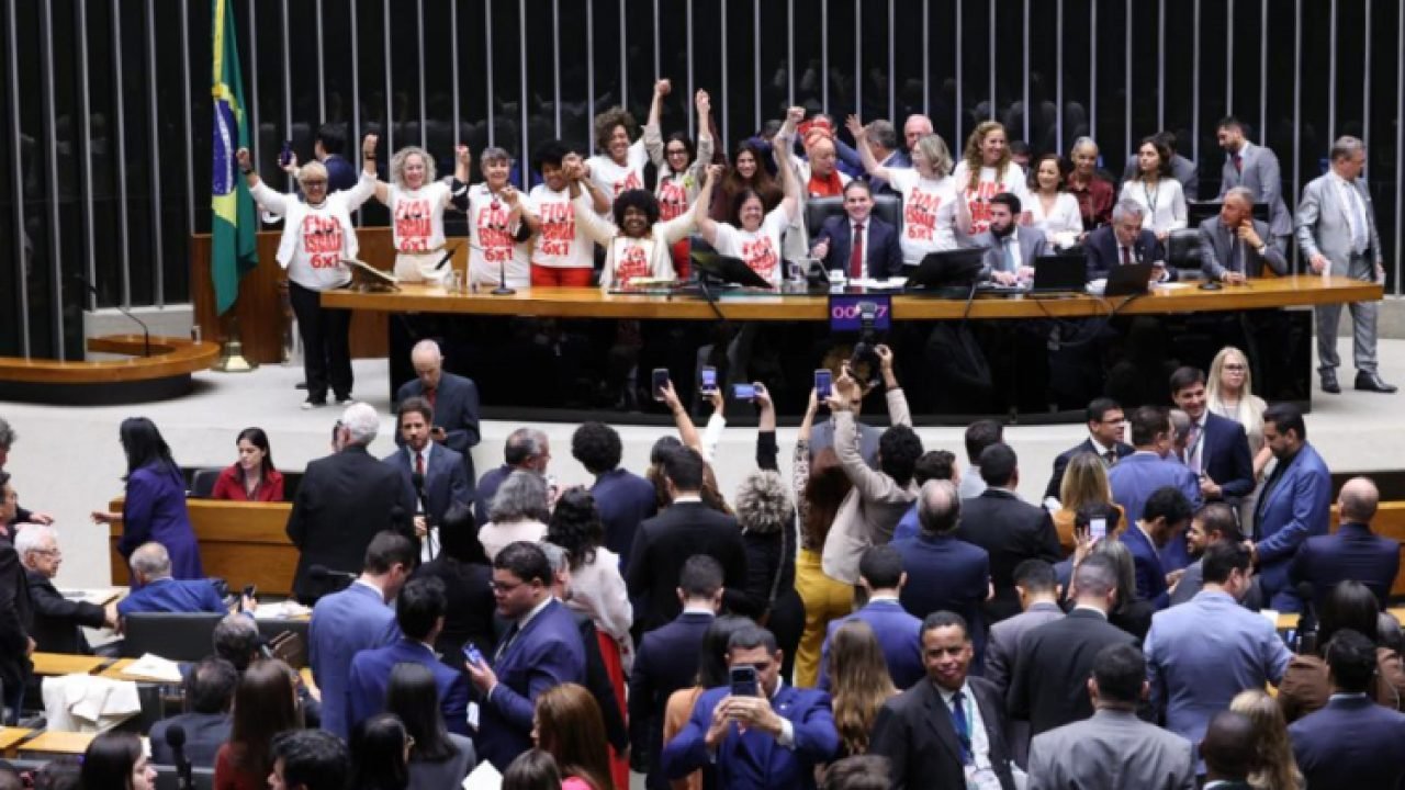 plenario-camara-dos-deputados-pec-reducao-jornada-trabalho-750x462-1