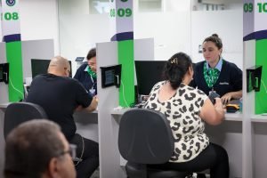 Uma das unidades do Poupatempo Paraná volta a funcionar após suspensão por feria