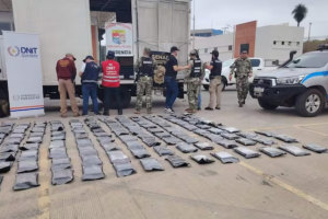 primeira-apreensao-na-ponte-da-integracao-encontra-303-kg-de-maconha-em-caminhao-6a86152a819bf