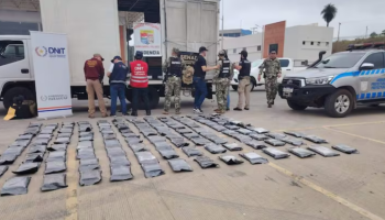 primeira-apreensao-na-ponte-da-integracao-encontra-303-kg-de-maconha-em-caminhao-6a86152a819bf