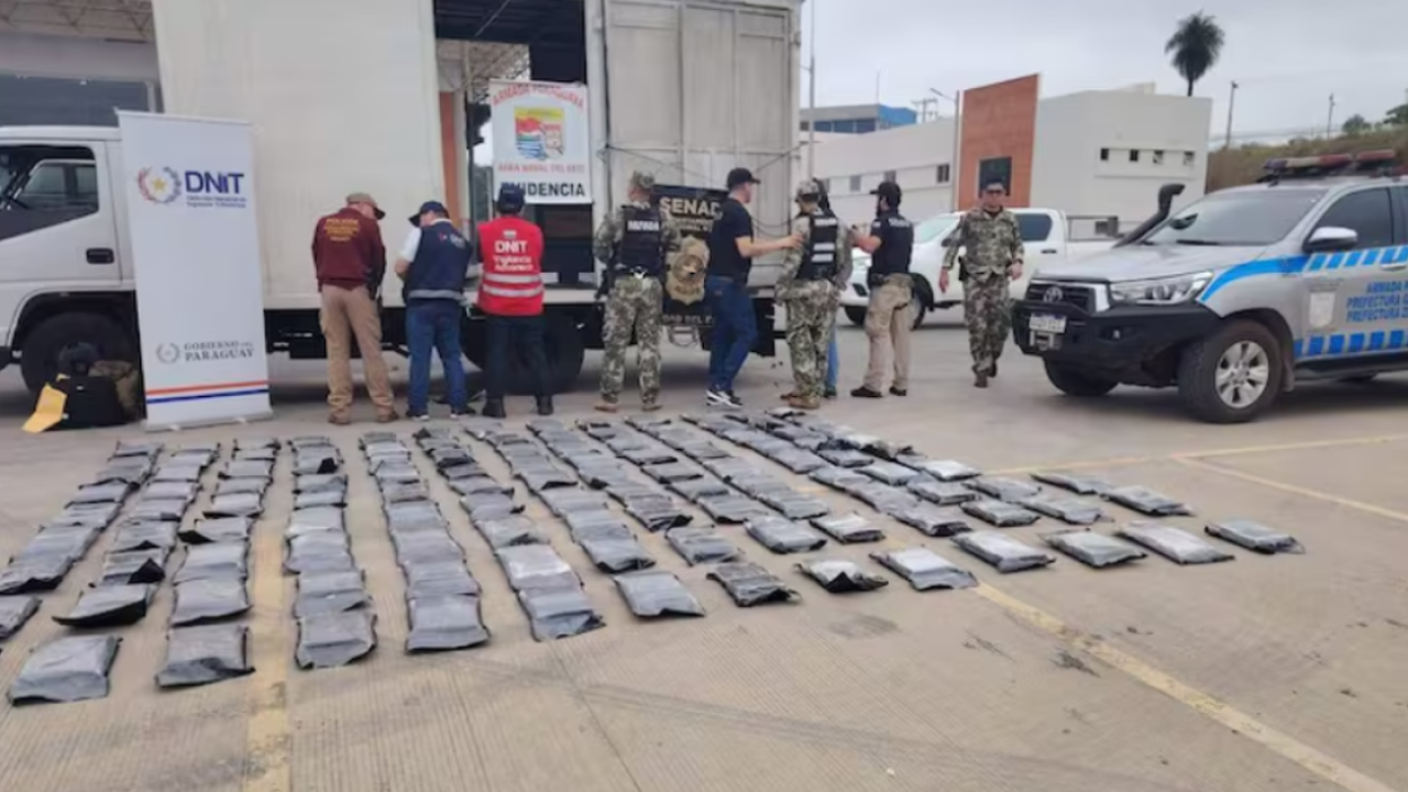 primeira-apreensao-na-ponte-da-integracao-encontra-303-kg-de-maconha-em-caminhao-6a86152a819bf