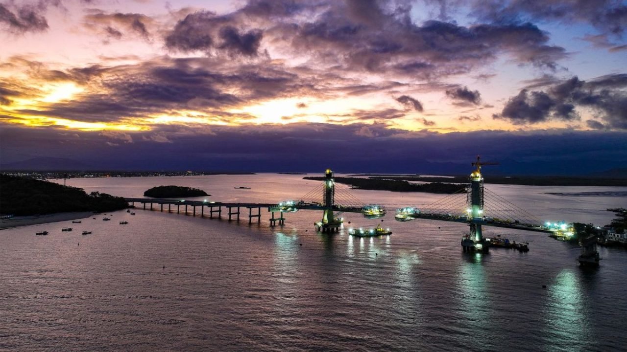 Queima de fogos em Guaratuba — Foto: Foto: Jonathan Campos/AEN