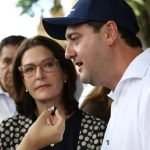 Cristina Graeml e o governador Ratinho Junior (Foto: Geraldo Bubniak / AEN)