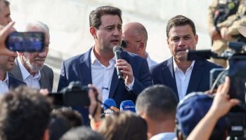 Ratinho Jr comemora inauguração da Ponte de Guaratuba — Foto: Ratinho Jr comemor