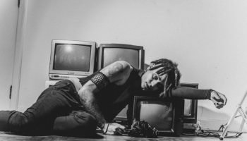 EGITOROCK, nome artístico de Mariô Onofre, lançou a música Exu É Meu Amig — Foto