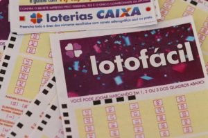 A aposta mínima, com 15 dezenas, custa R$ 3,50. — Foto: A aposta mínima, com 15
