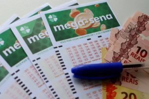 O apostador deve escolher entre 6 e 20 números dentre os 60 disponíveis no volan
