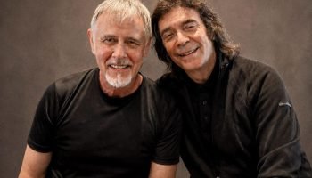 Ritchie e Steve Hackett regravam sucesso dos anos 1980 no Rio — Foto: 1 de 1 Rit