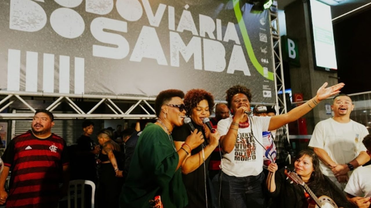 Foto: 1 de 1 Rodoviária do Samba em apresentação na Rodoviária do Plano Piloto -