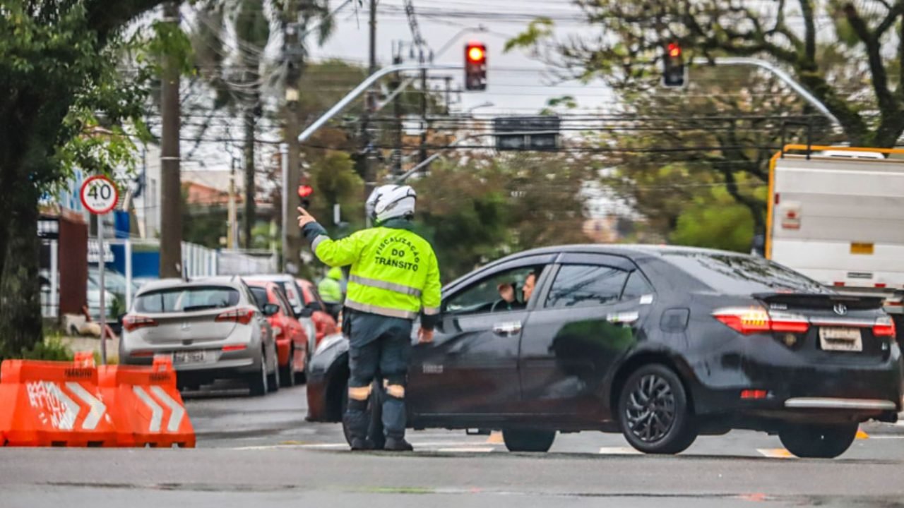 rua-xaxim-curitiba-bloqueada-obras-pavimentacao-terca-6-janeiro