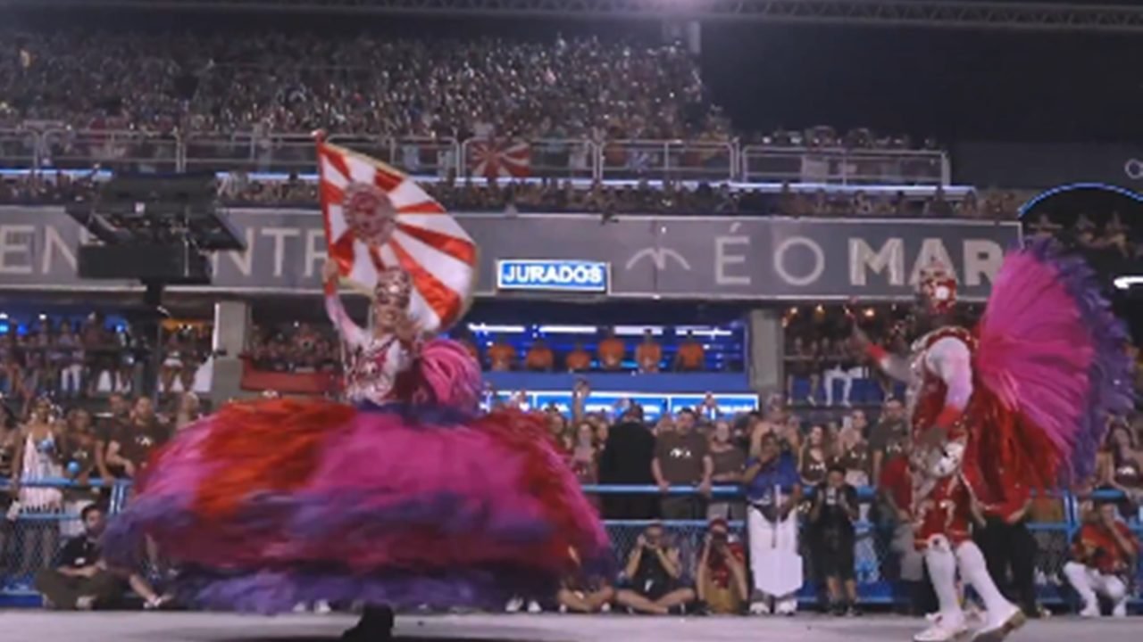 Foto: 1 de 1 Salgueiro no desfile do Carnaval 2026 na Sapucaí - Foto: Reprodução