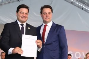 Sandro Alex e o governador Ratinho Júnior (Foto: AEN/PR)