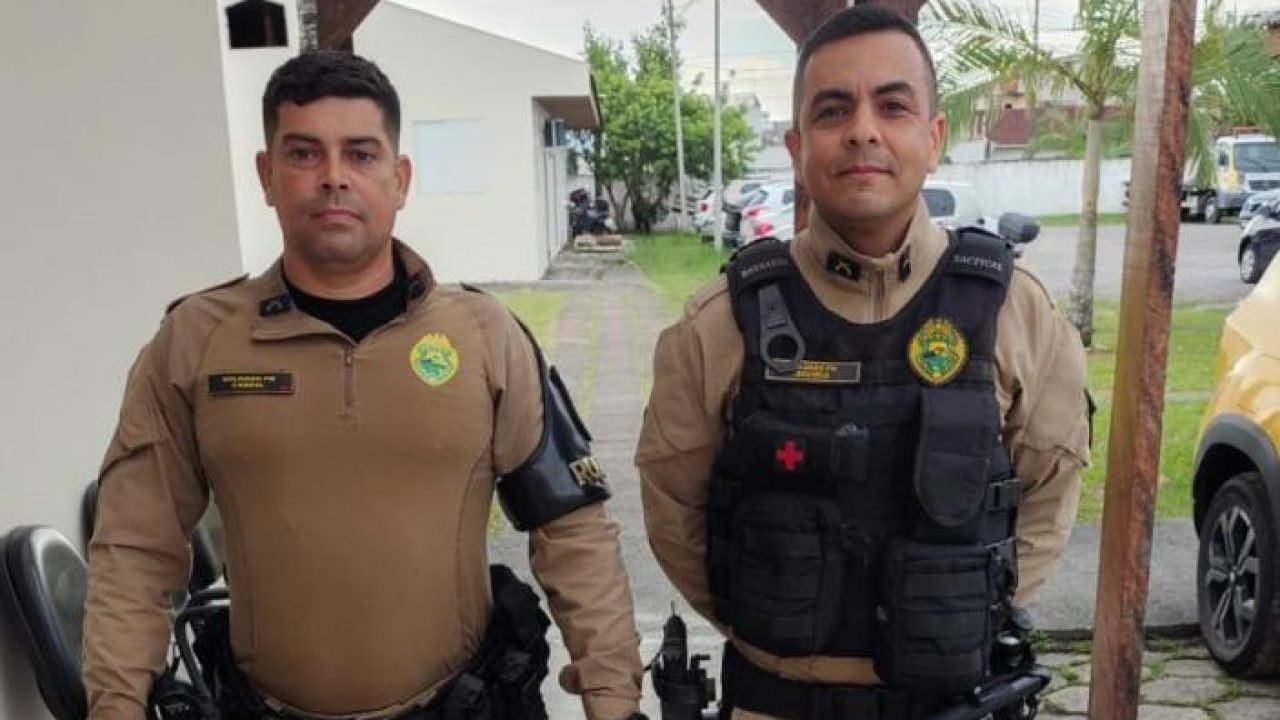 Policiais militares salvam família de afogamento durante fenômeno natural — Foto