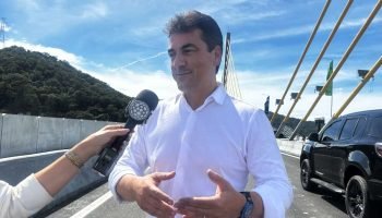Secretário Fernando Furiatti comemora inauguração da Ponte de Guaratuba — Foto: