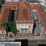 Imagem áerea do complexo cultural Solar do Barão, no Centro de Curitiba. — Foto: