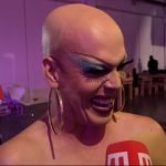 Ikaro Kadoshi e Grag Queen comandaram o palco principal da DragCon Brasil — Foto