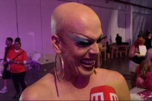Ikaro Kadoshi e Grag Queen comandaram o palco principal da DragCon Brasil — Foto