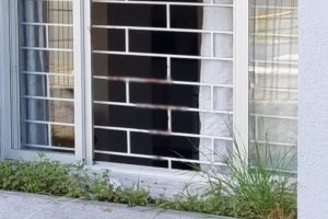 Suspeito foi socorrido por socorristas do Samu e será encaminhado à delegacia —