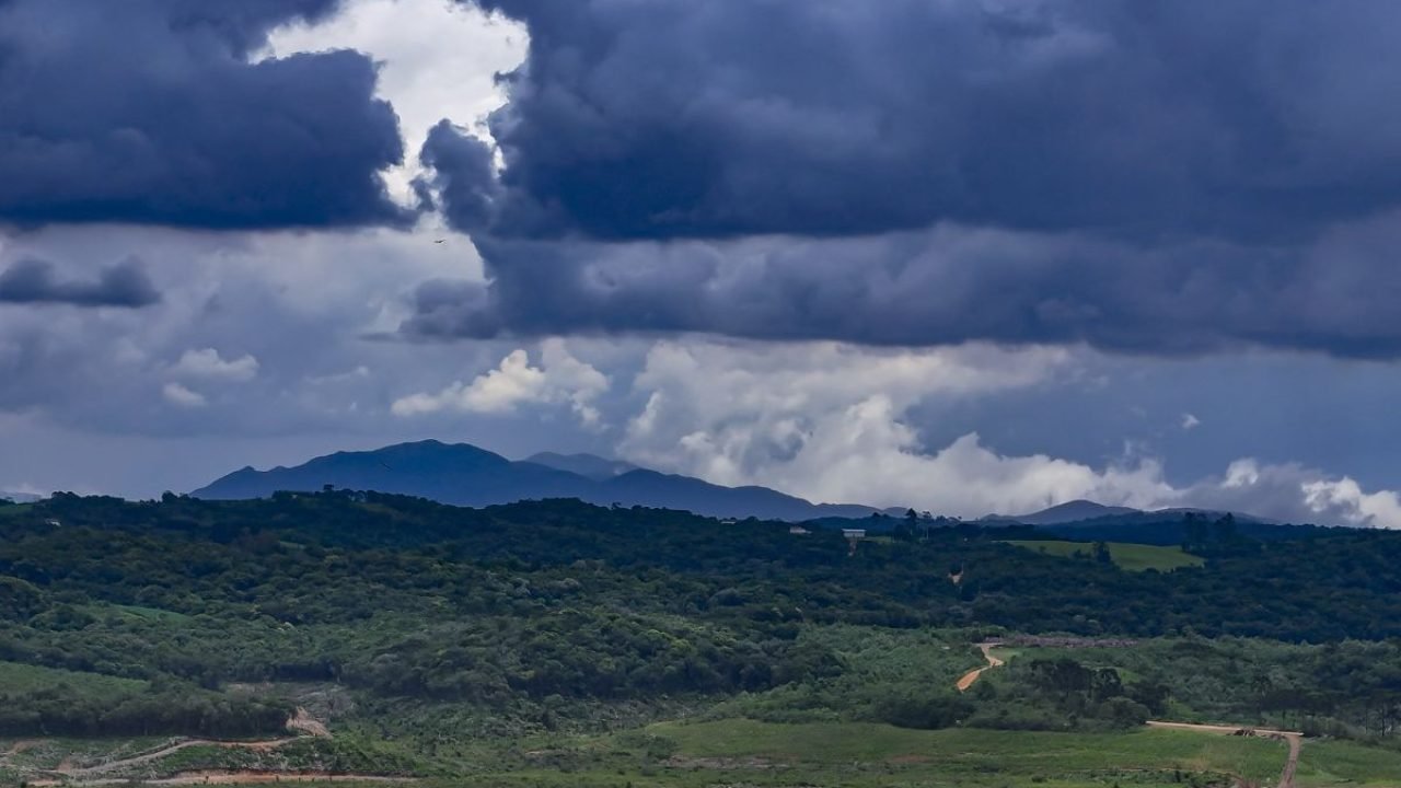 Foto: Ciclone extratropical deve provocar tempestades no Paraná nesta semana. (F