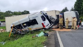 Seis passageiros da van, que transportava fiéis que participaram de um culto em