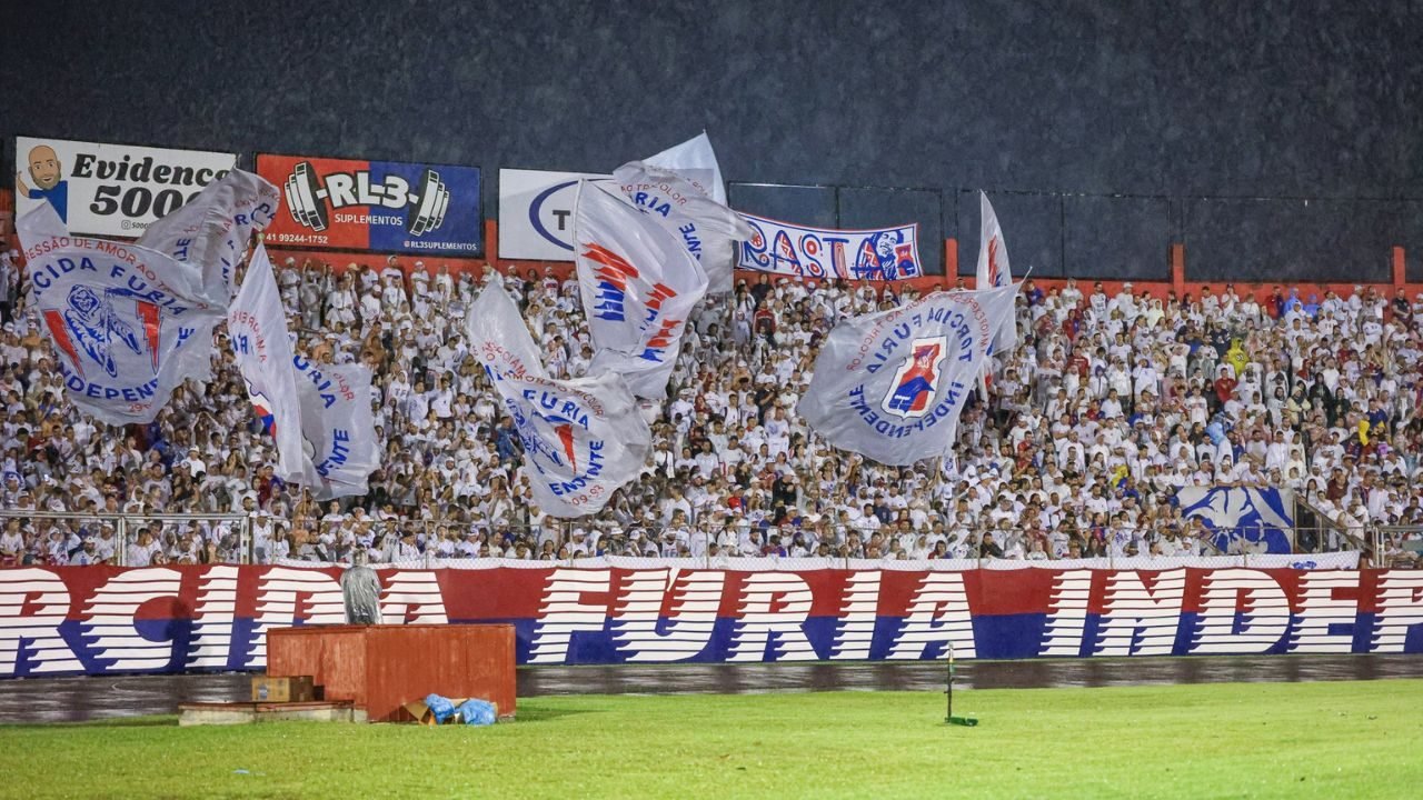 torcida-parana-clube-vila-capanema