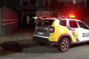 Vítima mortal de agressão com faca em quarto de obra em Piraquara — Foto: Foto: