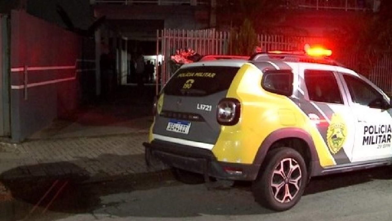 Vítima mortal de agressão com faca em quarto de obra em Piraquara — Foto: Foto: