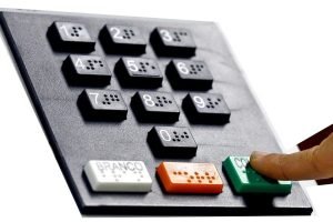 A urna eletrônica exibirá cargos na ordem Legislativo-Executivo em 2026. — Foto: