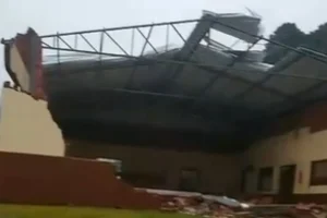 video-temporal-destroi-salao-de-igreja-na-serra-ca006608680202607111543.webp.webp