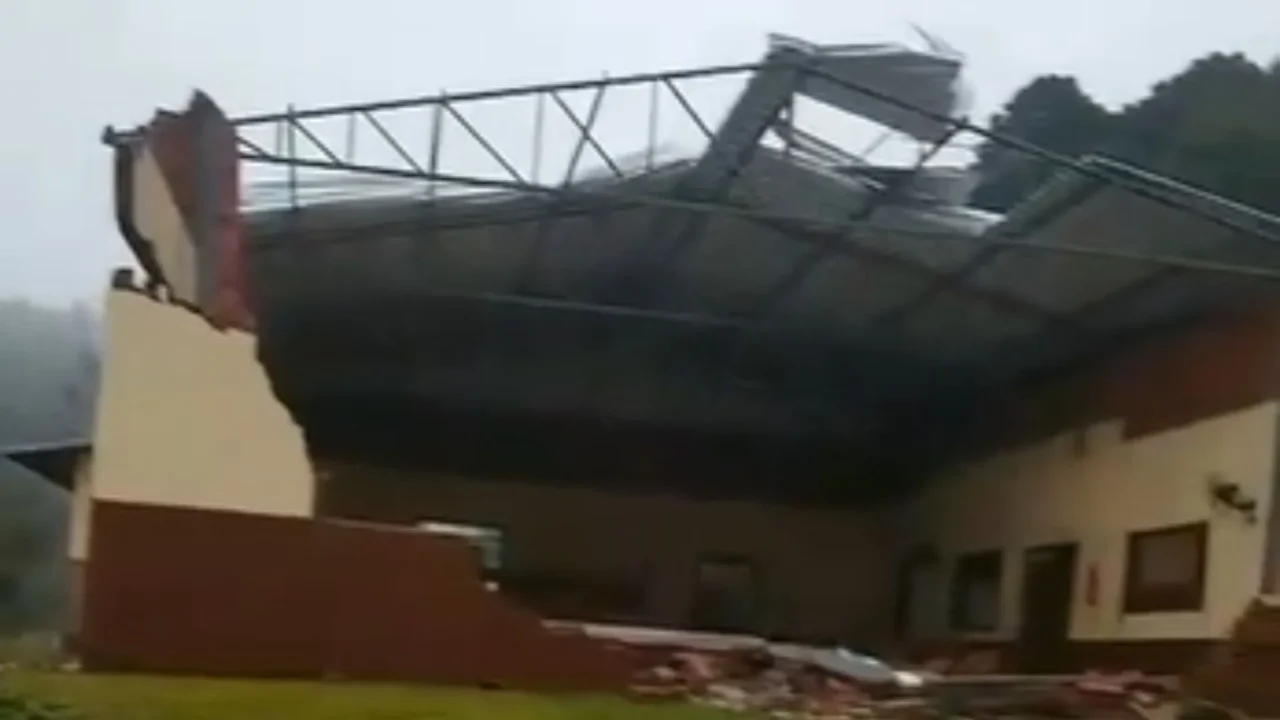 video-temporal-destroi-salao-de-igreja-na-serra-ca006608680202607111543.webp.webp