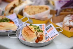 Foto: Ao todo, oito operações especializadas em hot dog participam desta edição