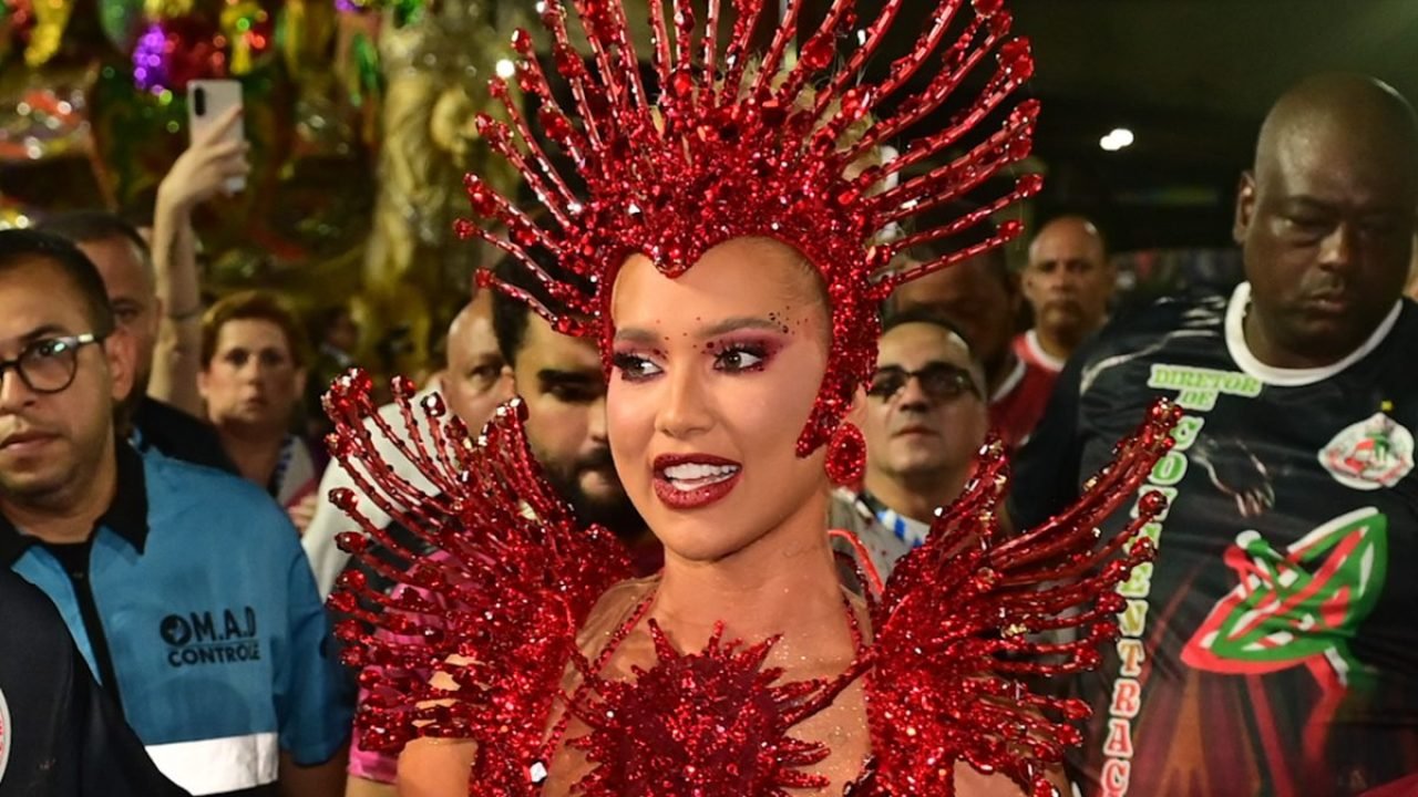 Virginia Fonseca em fantasia da Acadêmicos da Grande Rio durante desfile na Sapu