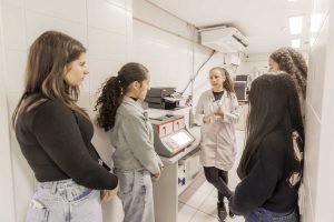 visita-farmacia-hu-aline-jasper-baixa21006469150202606191418.jpg