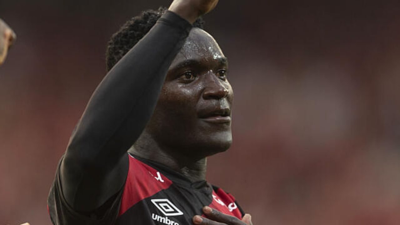 viveros-assusta-torcida-athletico